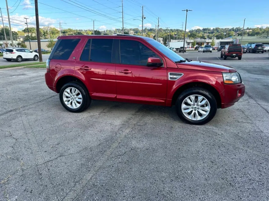 2014 Land Rover LR2 HSE LUX photo 1