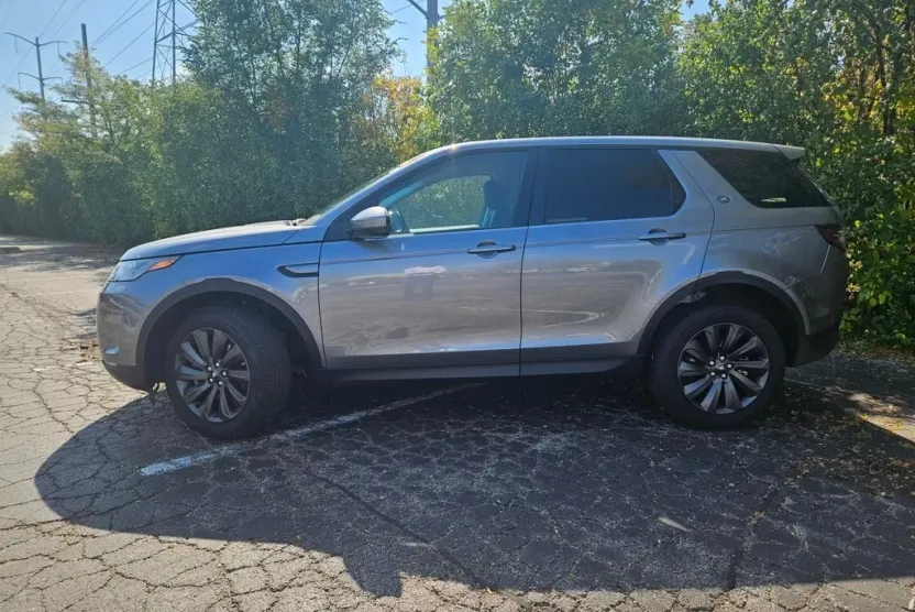2023 Land Rover Discovery Sport SE photo 1