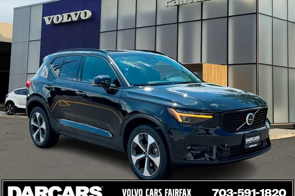 2026 Volvo XC40 Plus photo 1