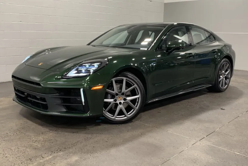 2025 Porsche Panamera photo 1