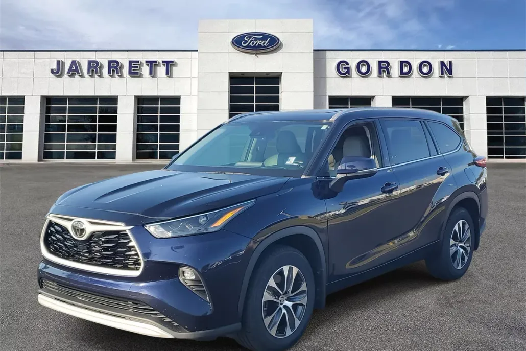 2022 Toyota Highlander XLE photo 1
