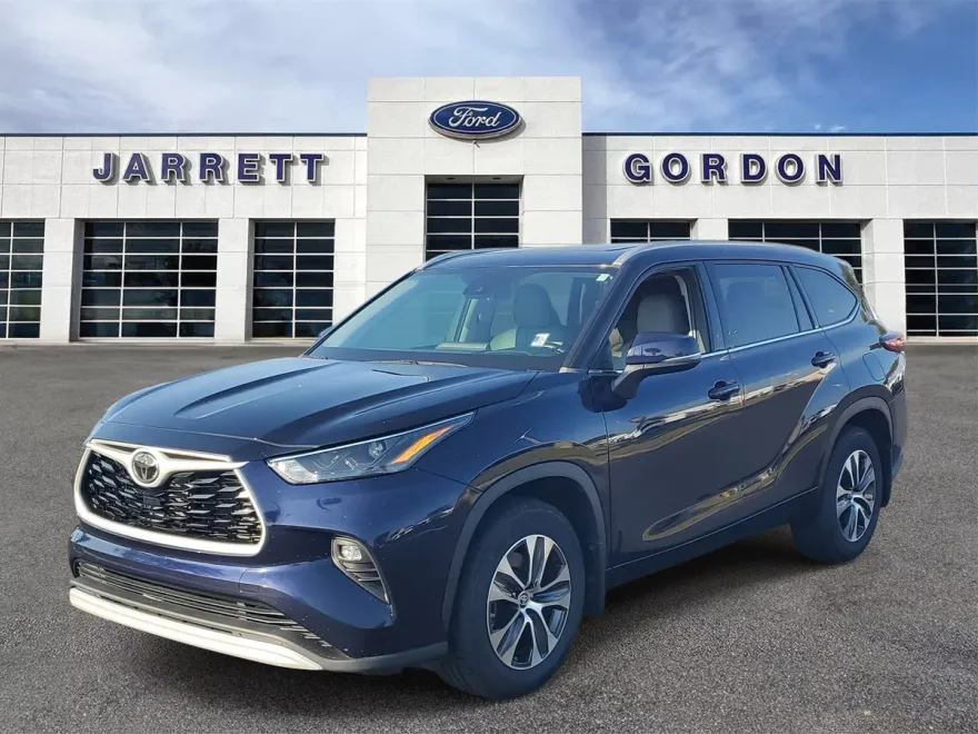 2022 Toyota Highlander XLE photo 1