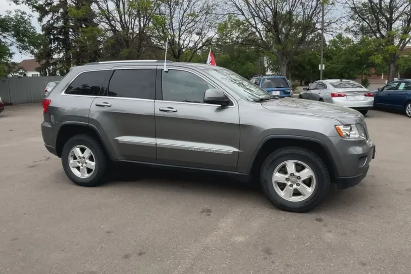2012 Jeep Grand Cherokee Laredo Sport photo 1