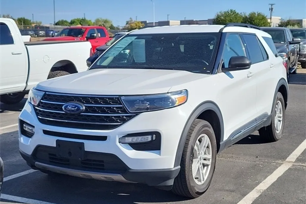 2024 Ford Explorer XLT photo 1