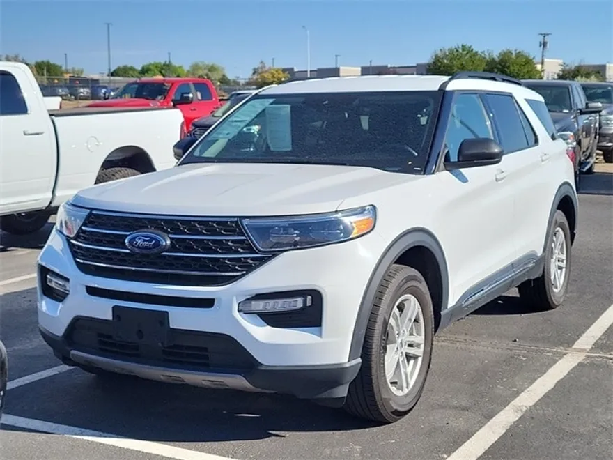 2024 Ford Explorer XLT photo 1
