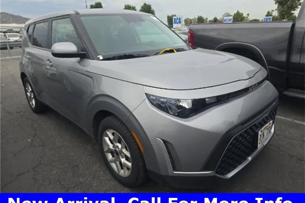 2023 Kia Soul LX photo 1