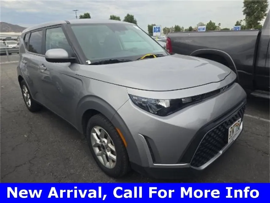 2023 Kia Soul LX photo 1