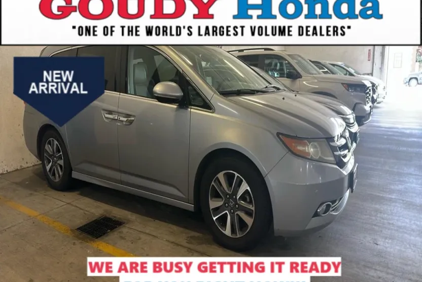2016 Honda Odyssey Touring photo 1