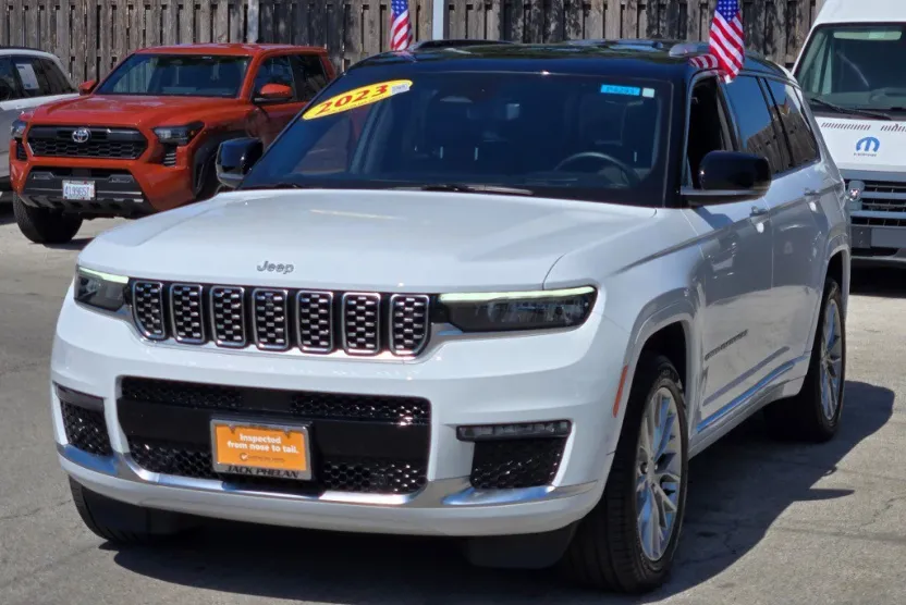2023 Jeep Grand Cherokee L Summit Reserve photo 1