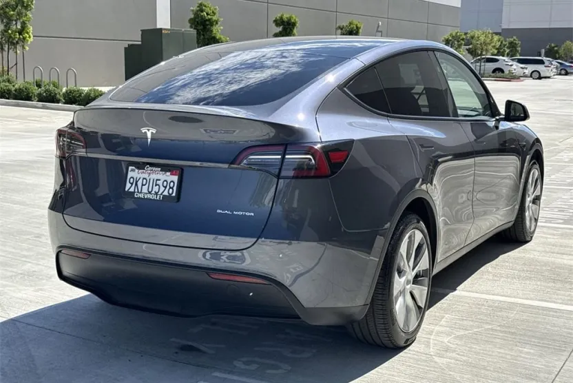 2023 Tesla Model Y Long Range photo 1
