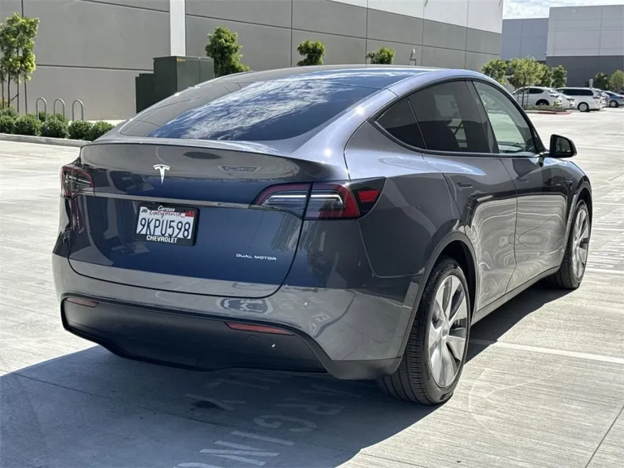 2023 Tesla Model Y Long Range photo 1