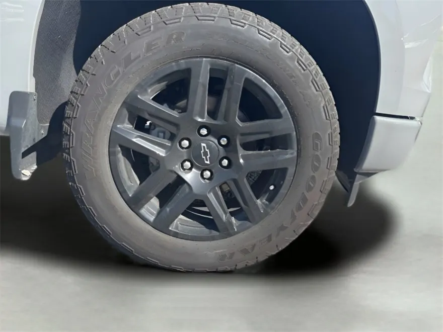 2024 Chevrolet Silverado 1500 RST photo 1