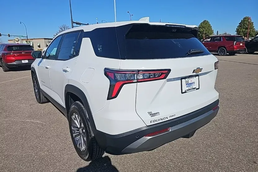 2026 Chevrolet Equinox LT photo 1