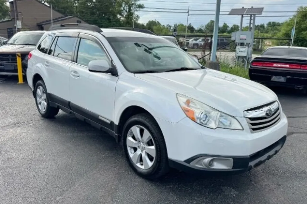 2012 Subaru Outback 2.5i Premium photo 1