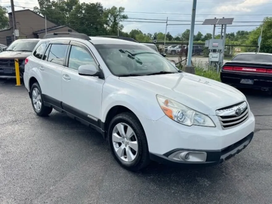 2012 Subaru Outback 2.5i Premium photo 1
