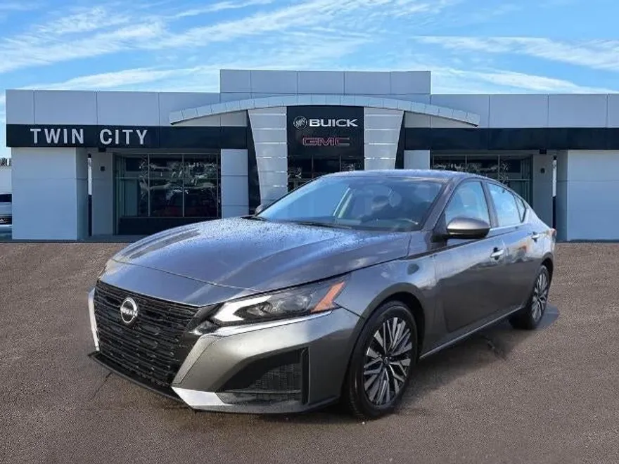 2023 Nissan Altima 2.5 SV photo 1