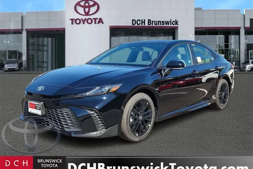 2025 Toyota Camry SE photo 1