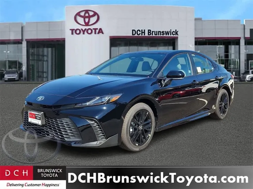 2025 Toyota Camry SE photo 1