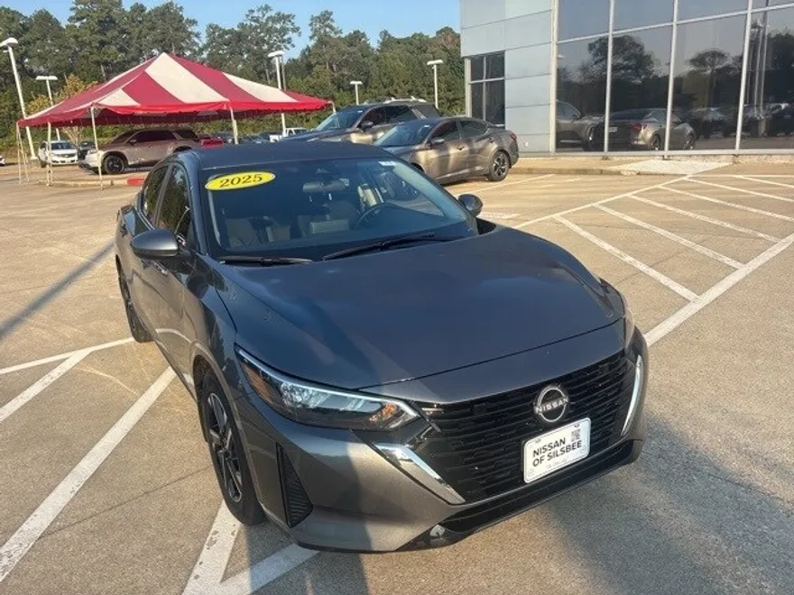2025 Nissan Sentra SV photo 1