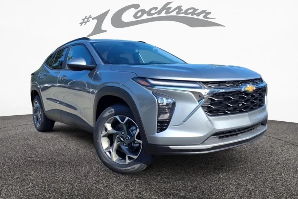 2025 Chevrolet Trax LT photo 1