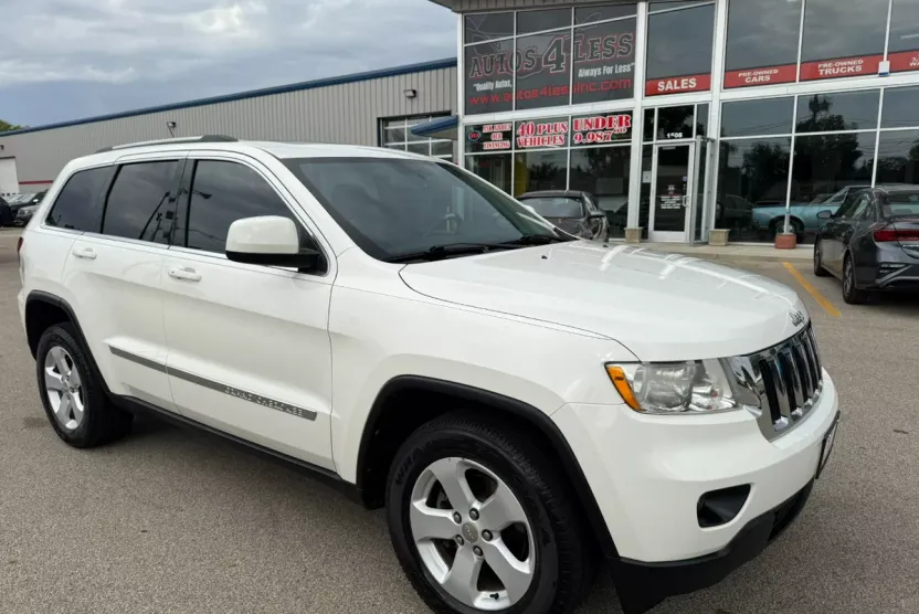 2011 Jeep Grand Cherokee Laredo photo 1