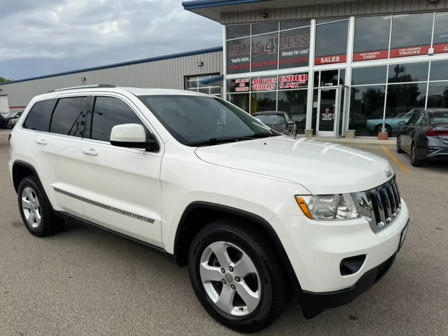 2011 Jeep Grand Cherokee Laredo photo 1