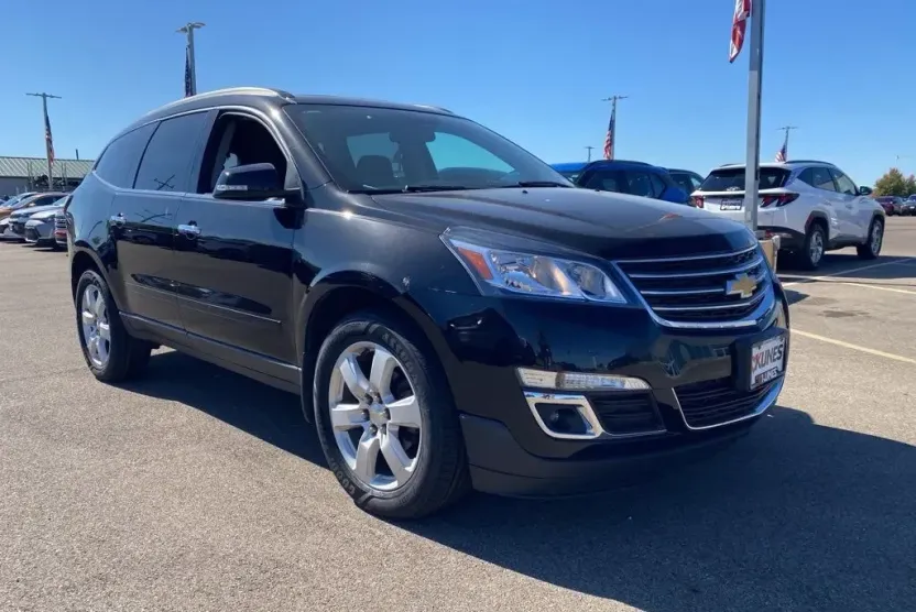 2017 Chevrolet Traverse 1LT photo 1