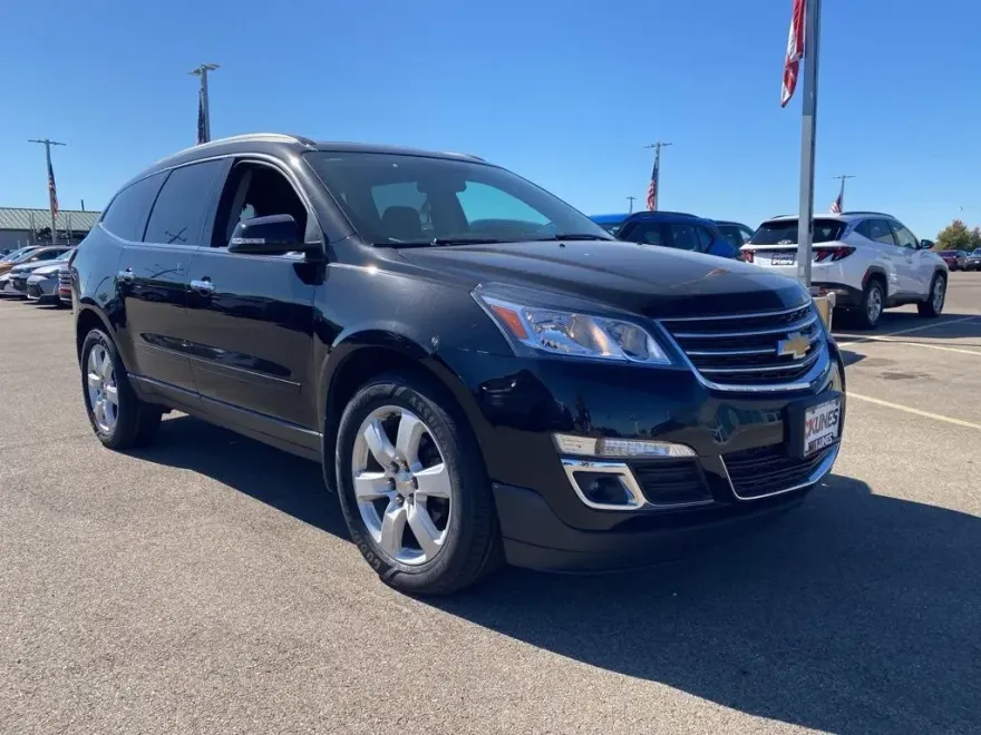 2017 Chevrolet Traverse 1LT photo 1