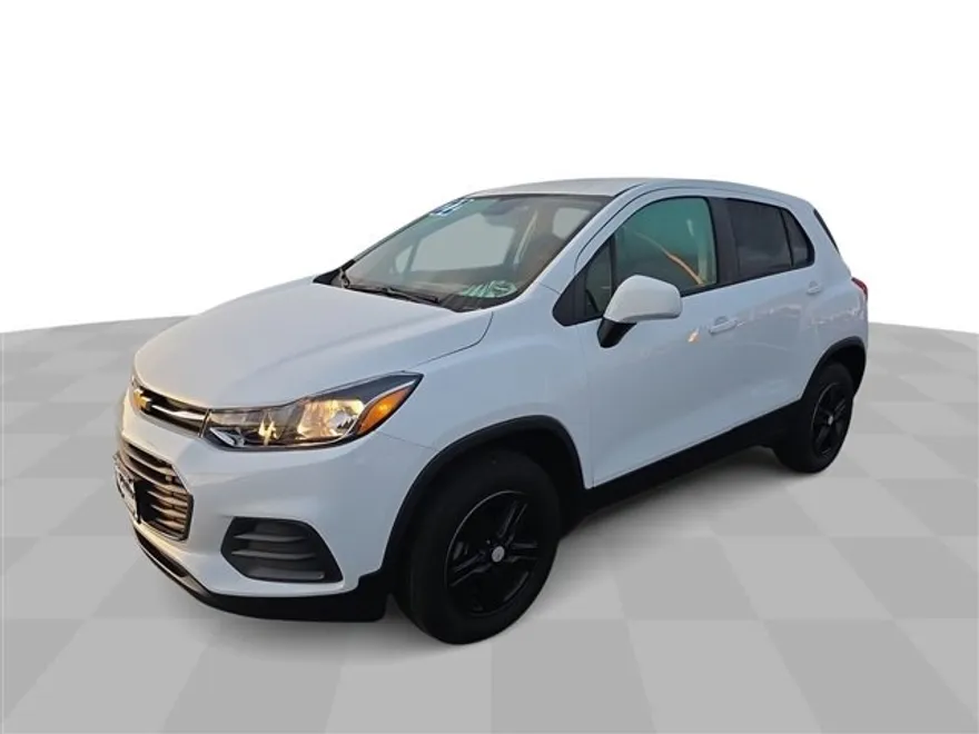 2022 Chevrolet Trax LS photo 1