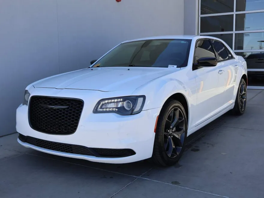2023 Chrysler 300 Touring photo 1
