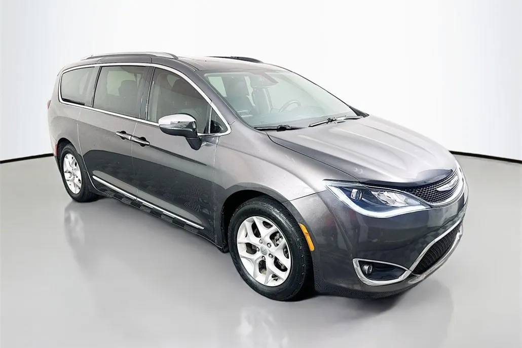 2019 Chrysler Pacifica Limited photo 1
