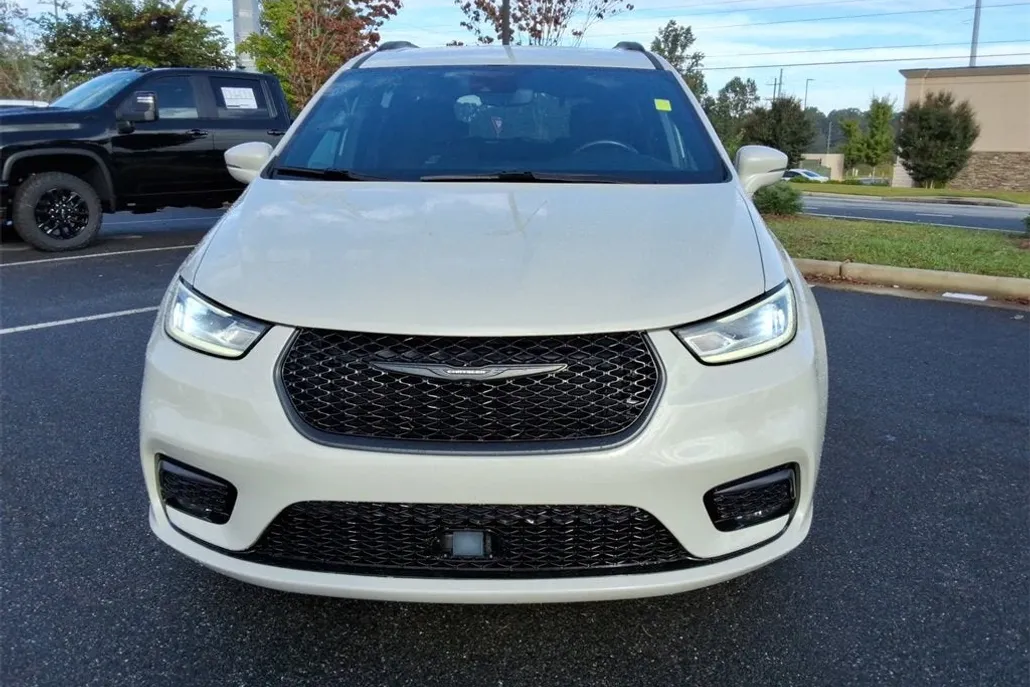 2021 Chrysler Pacifica Touring photo 1
