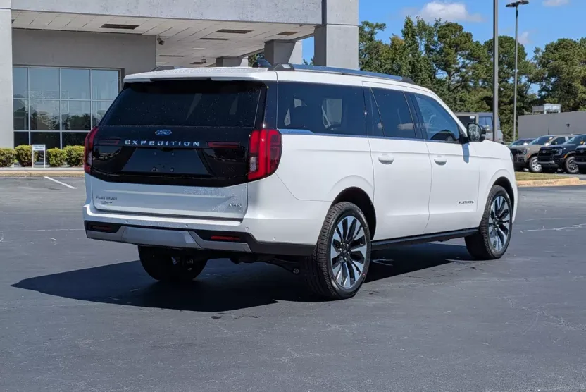 2025 Ford Expedition MAX Platinum photo 1