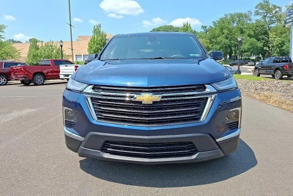 2022 Chevrolet Traverse LS photo 1