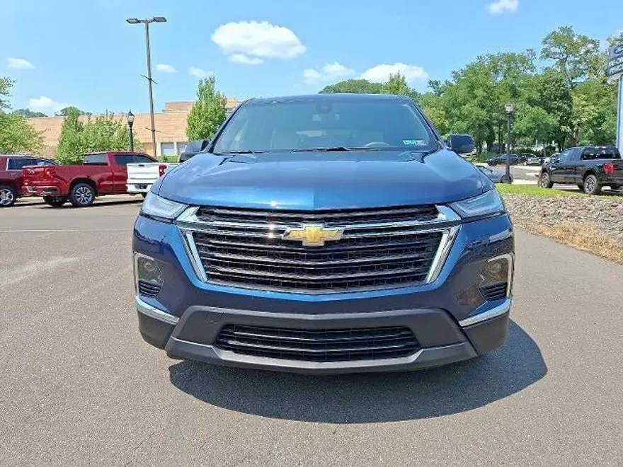 2022 Chevrolet Traverse LS photo 1
