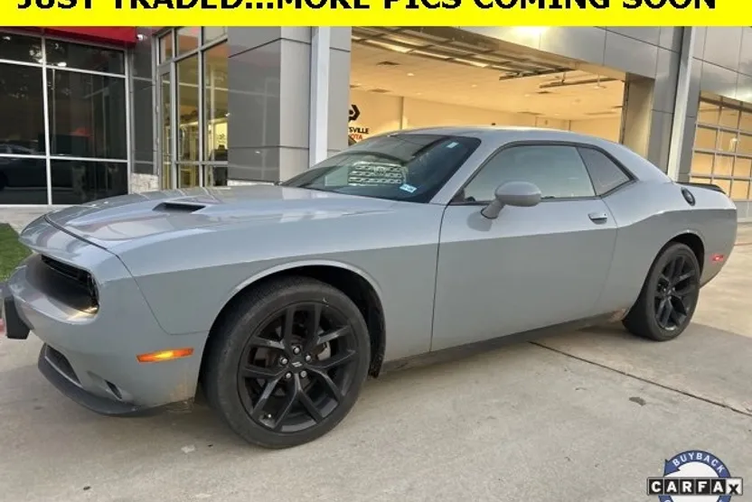 2021 Dodge Challenger SXT photo 1