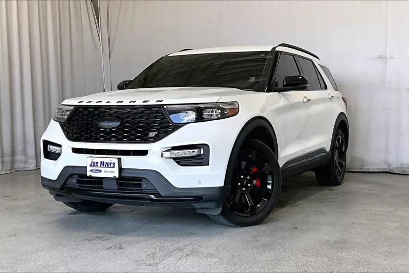 2023 Ford Explorer ST photo 1