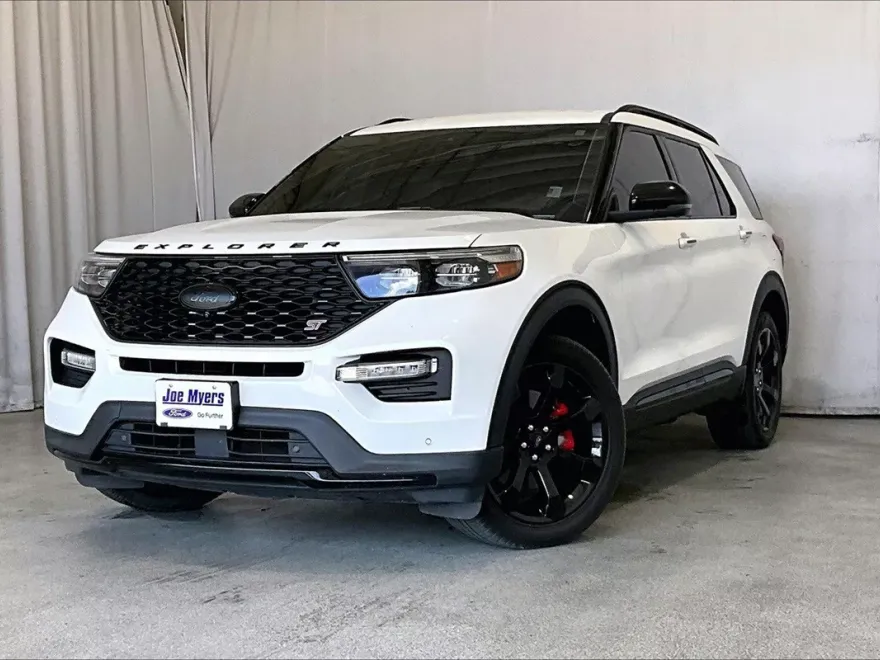 2023 Ford Explorer ST photo 1