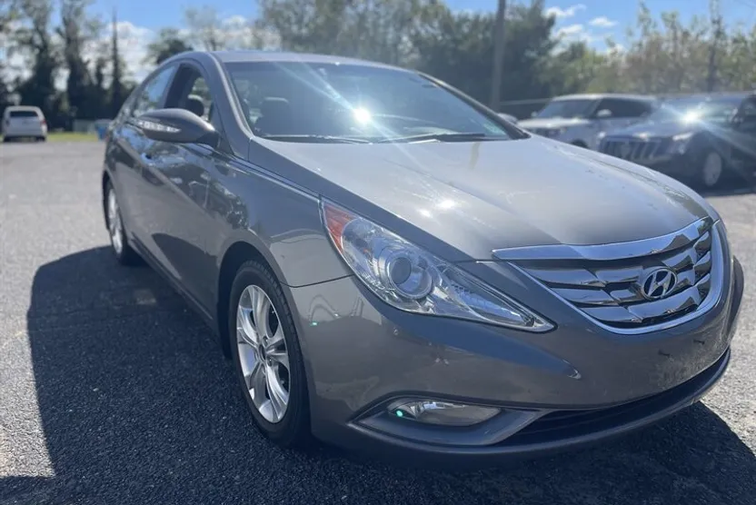 2011 Hyundai Sonata Limited photo 1