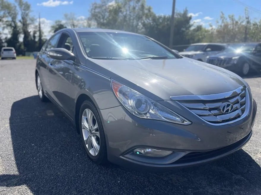2011 Hyundai Sonata Limited photo 1