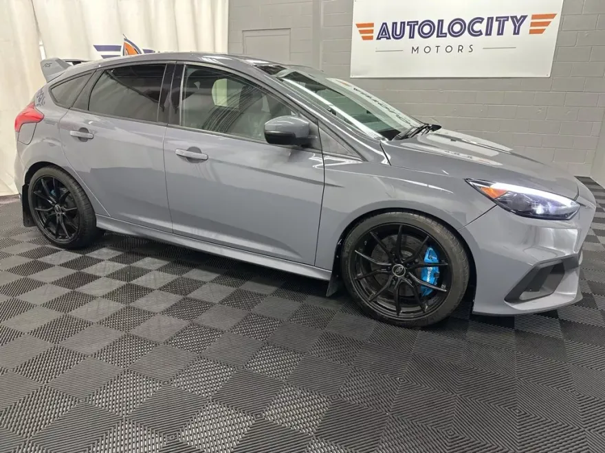 2017 Ford Focus RS photo 1