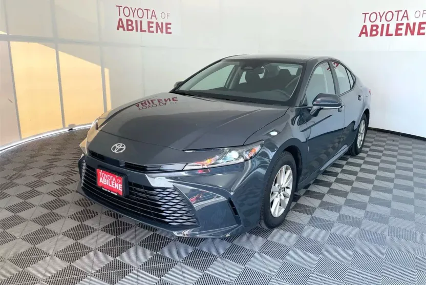 2025 Toyota Camry LE photo 1
