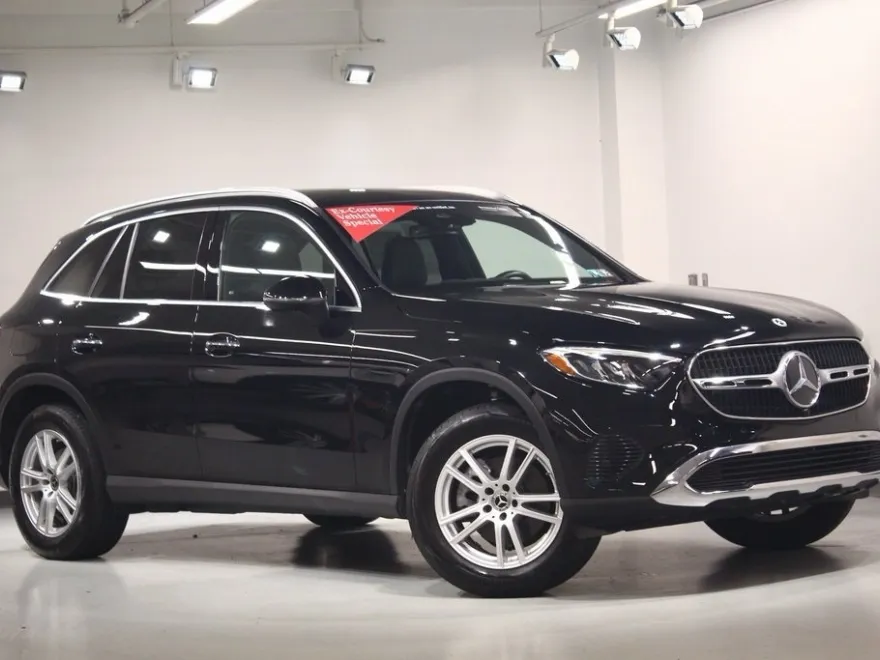 2025 Mercedes Benz GLC 300 photo 1