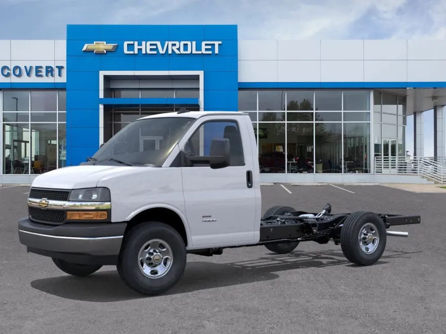 2025 Chevrolet Express Cutaway 3500 photo 1