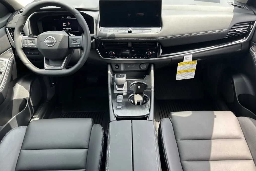 2025 Nissan Rogue SL photo 1
