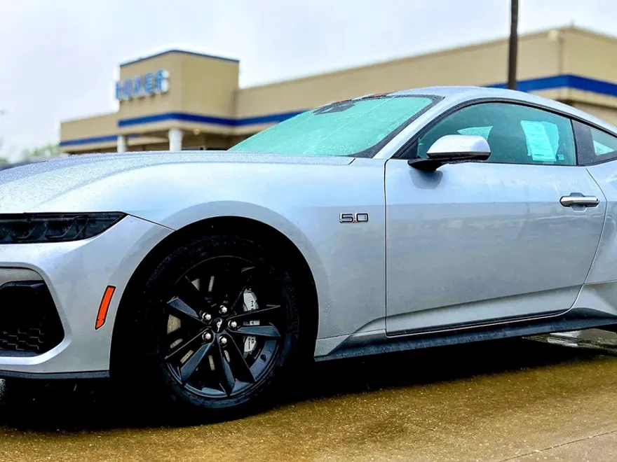2025 Ford Mustang GT photo 1