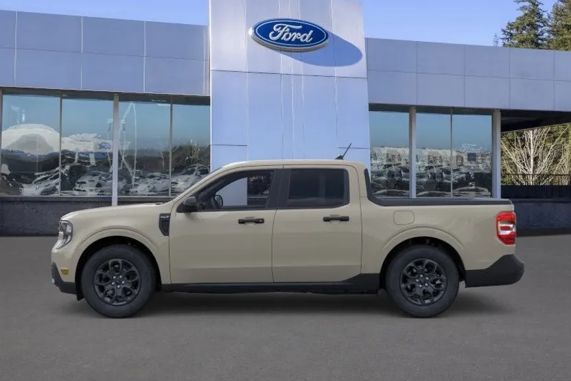 2025 Ford Maverick XLT photo 1