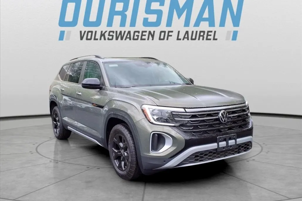 2025 Volkswagen Atlas SE Technology Peak Edition photo 1