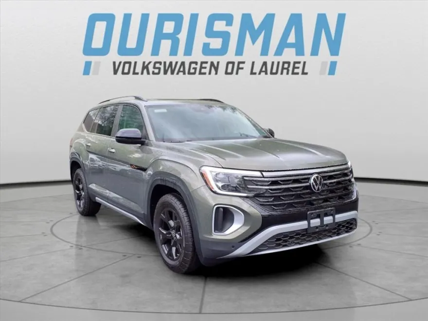 2025 Volkswagen Atlas SE Technology Peak Edition photo 1