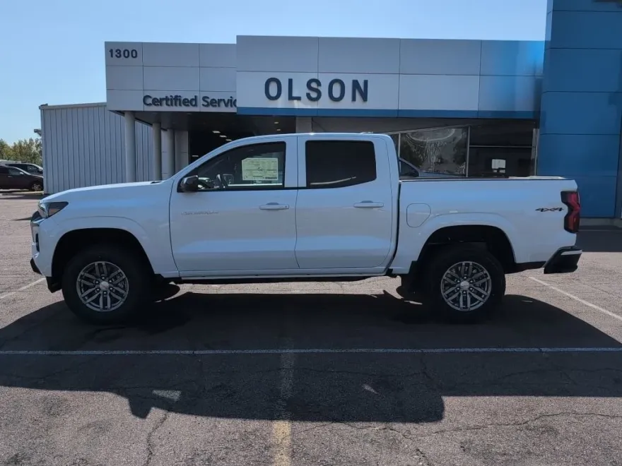 2026 Chevrolet Colorado LT photo 1